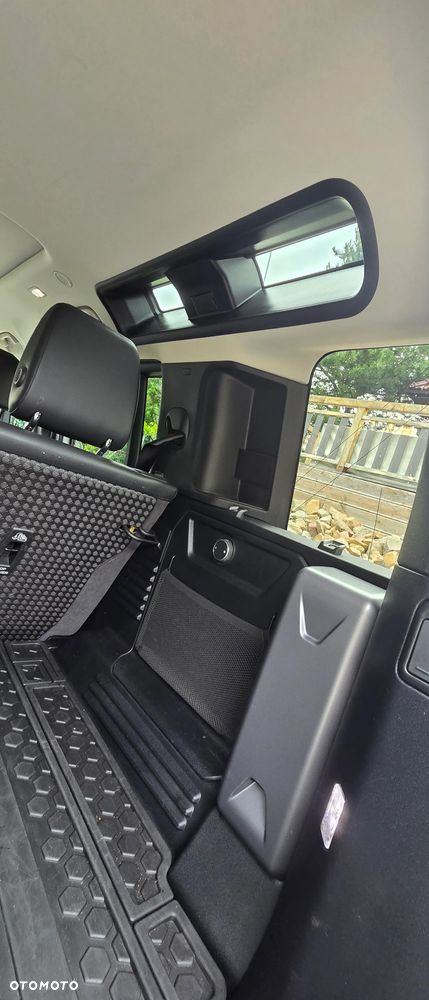 Land Rover Defender 3.0 P400 mHEV SE - 9