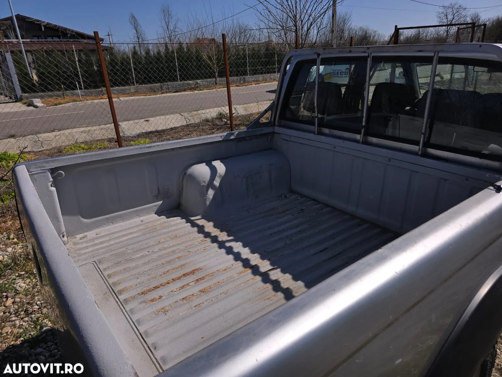 Nissan Pickup - 5