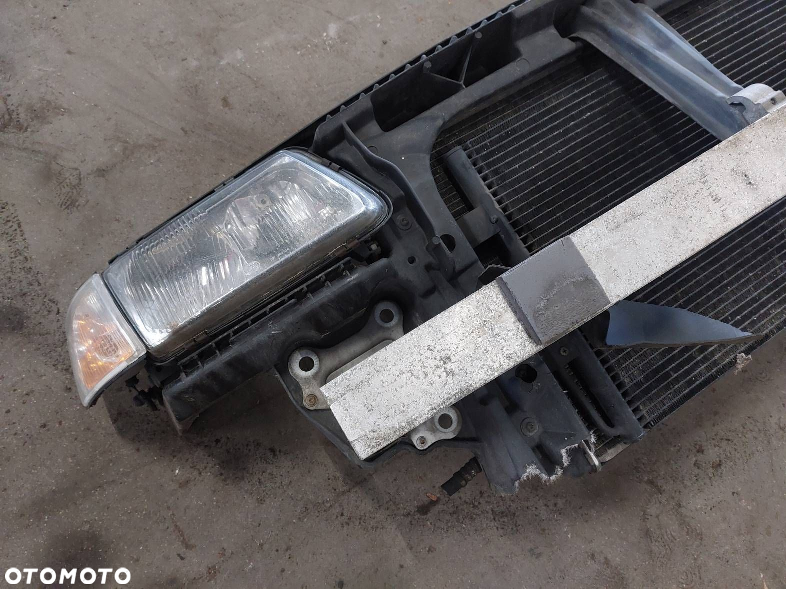 PAS PRZEDNI WZMOCNIENIE CZOŁOWE + CHŁODNICE + LAMPY AUDI A3 8L 1.8 T - 4
