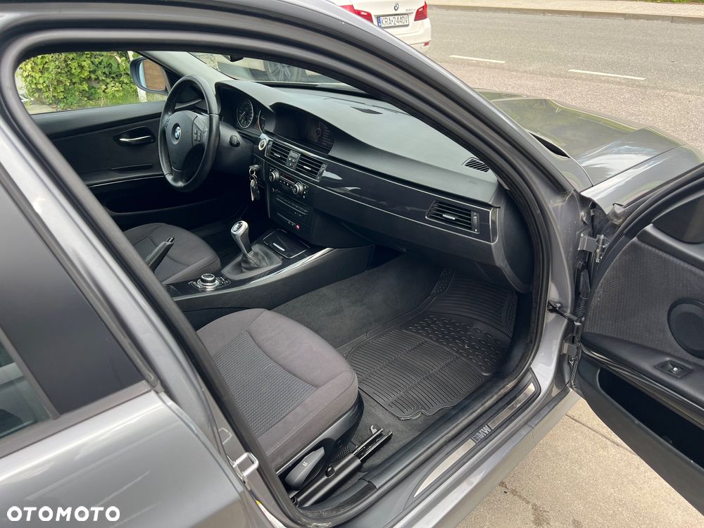 BMW Seria 3 320d xDrive - 28