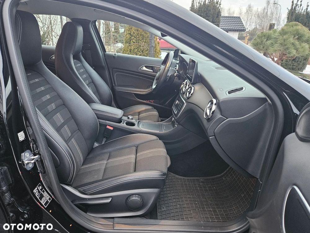 Mercedes-Benz GLA 200 7G-DCT AMG Line - 19