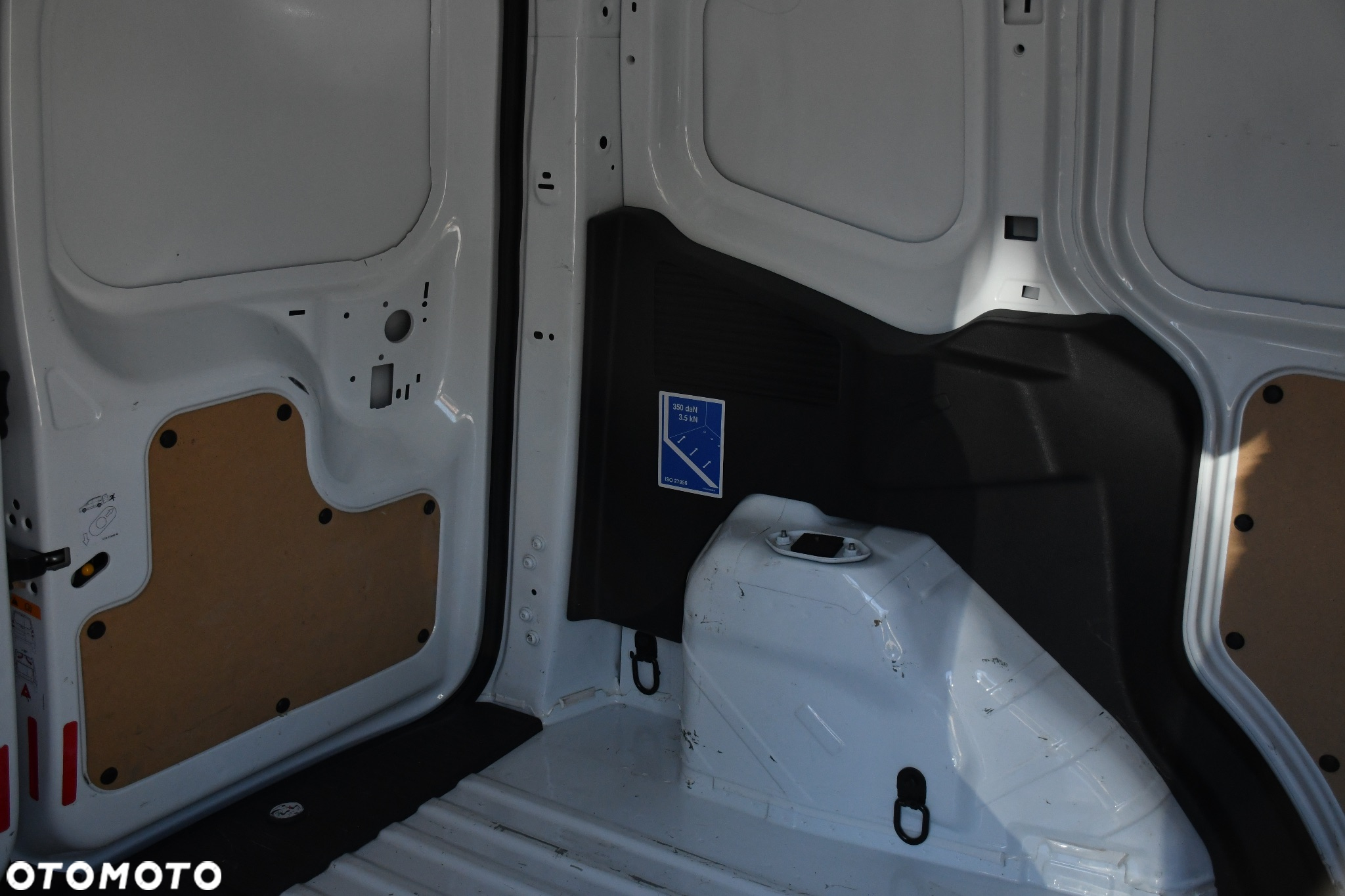 Ford Transit Courier - 15
