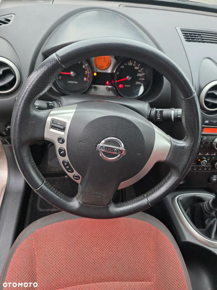Nissan Qashqai 2.0 4x4 visia - 16