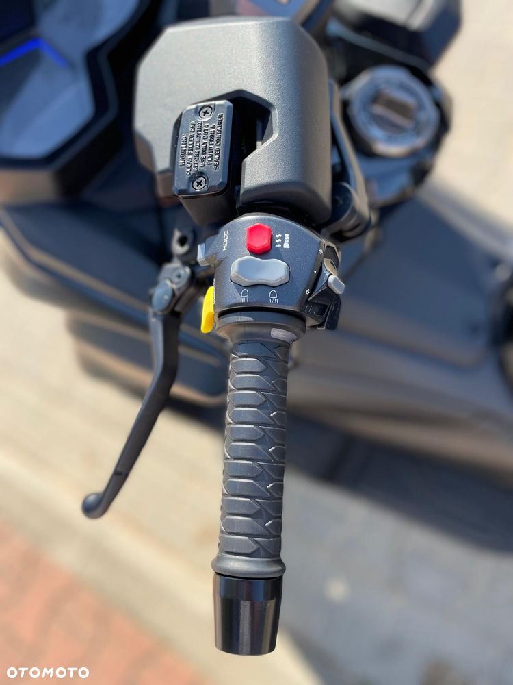 Kymco AK 550 - 5