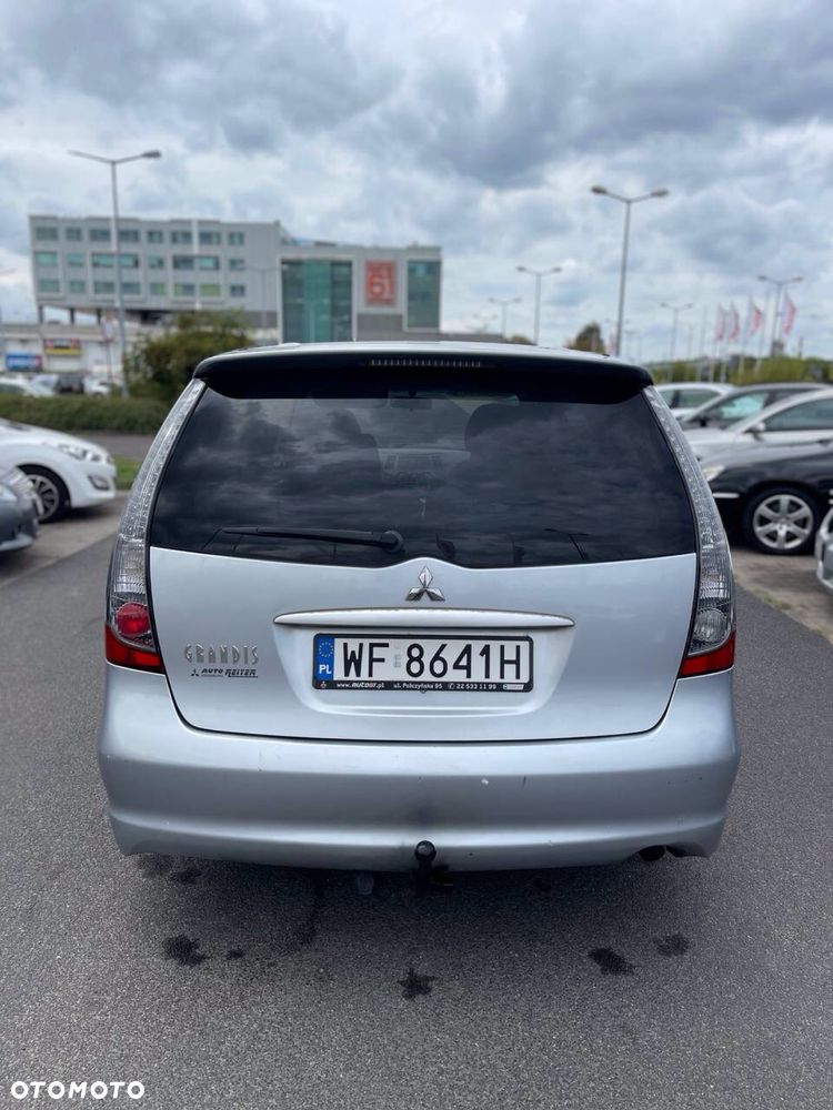 Mitsubishi Grandis - 5