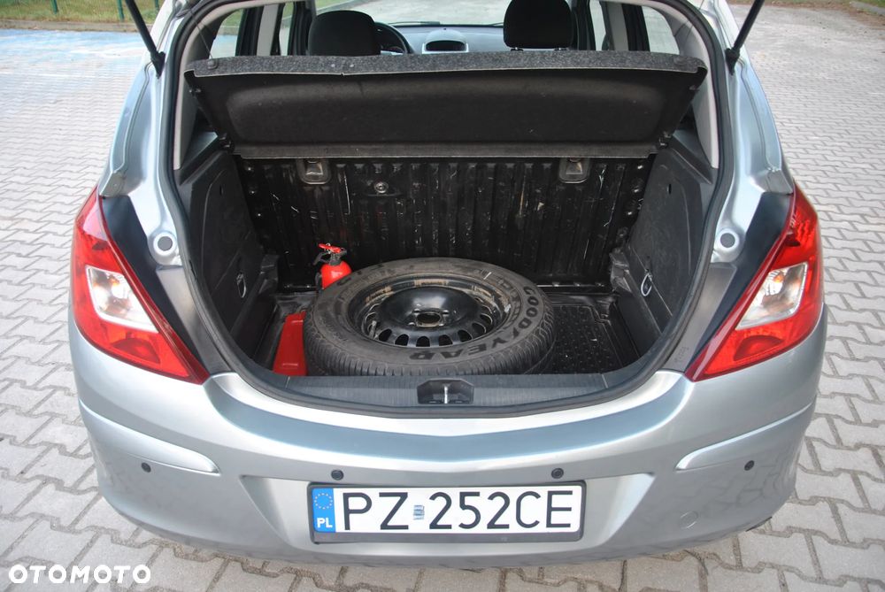 Opel Corsa 1.2 16V Cosmo - 15