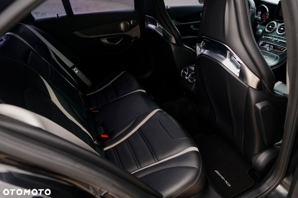Mercedes-Benz Klasa C AMG 63 S AMG Speedshift 7G-MCT - 31