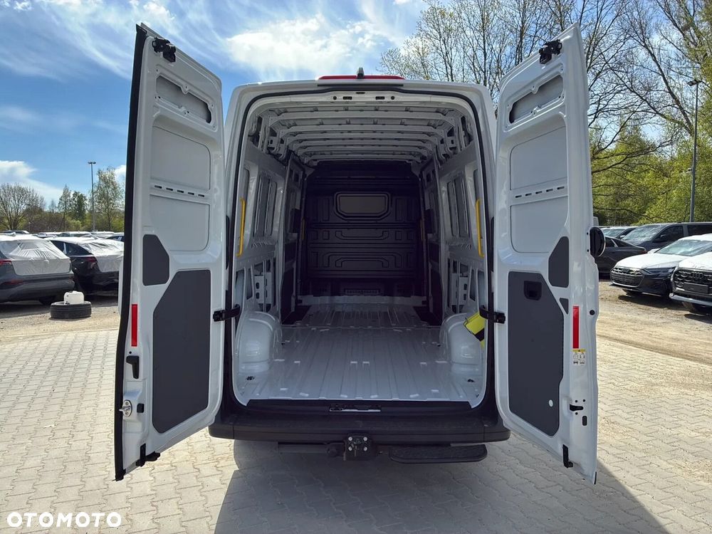 Volkswagen Crafter 35 Furgon L4H3, 2.0 BiTDI 177 KM, Wysoki dach, r. o. 4490mm - 12