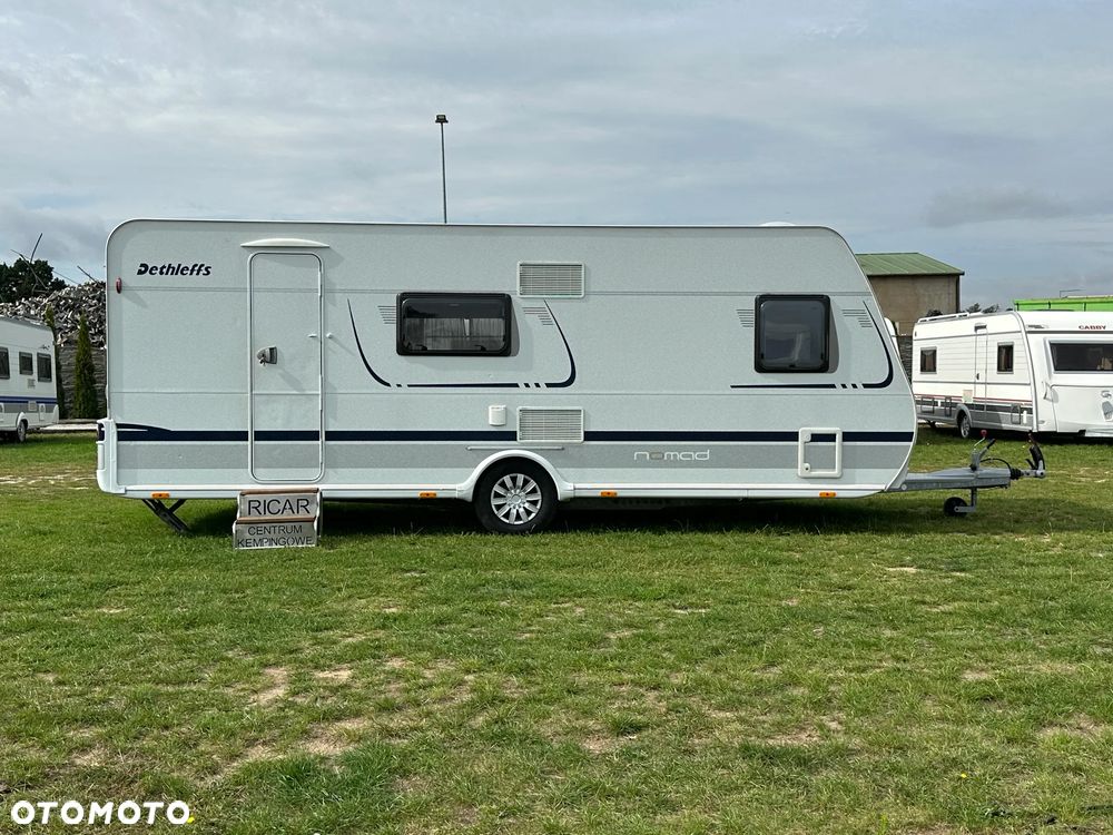 Dethleffs 550 NOMAD z przedsionkiem Isabella i łóżkami piętrowymi. - 11