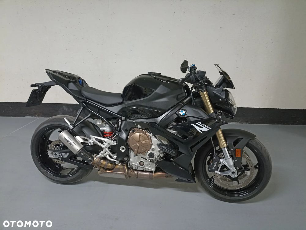 BMW S - 1