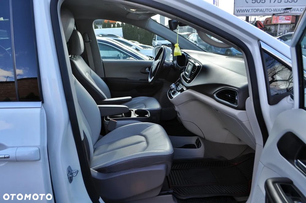 Chrysler Pacifica - 23