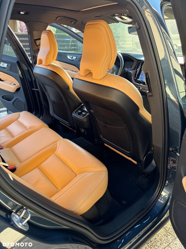 Volvo XC 60 B5 D AWD Ultimate Dark - 8