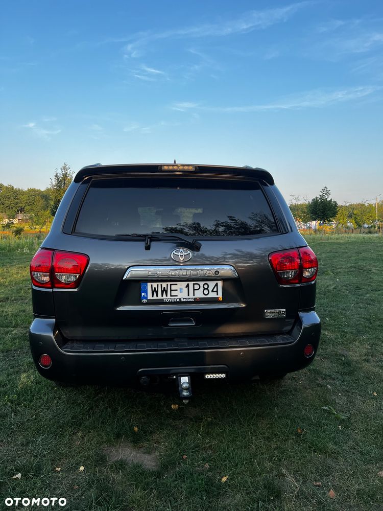 Toyota Sequoia - 6