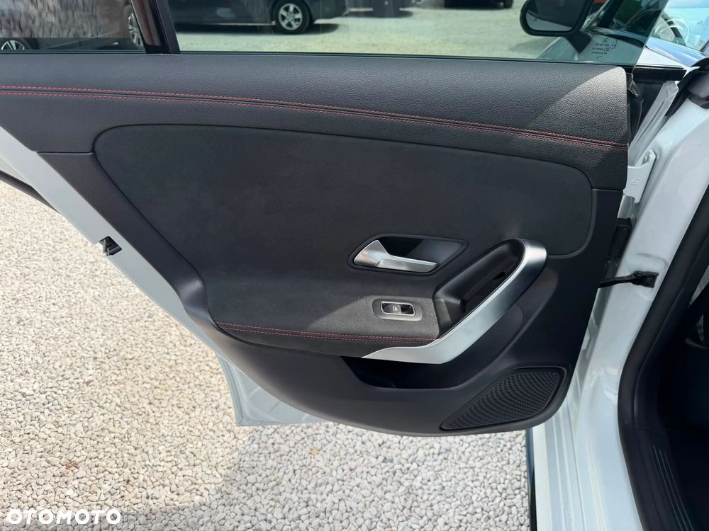 Mercedes-Benz CLA 200 d AMG Line 8G-DCT - 14