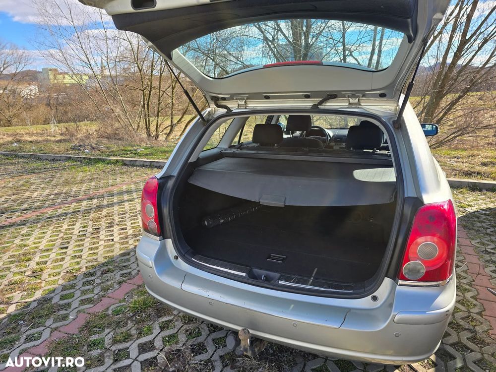 Toyota Avensis 2.0 D-4D Station Luna - 12