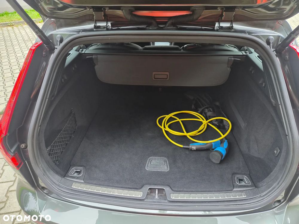 Volvo V60 T8 AWD Plug-In Hybrid R-Design - 18