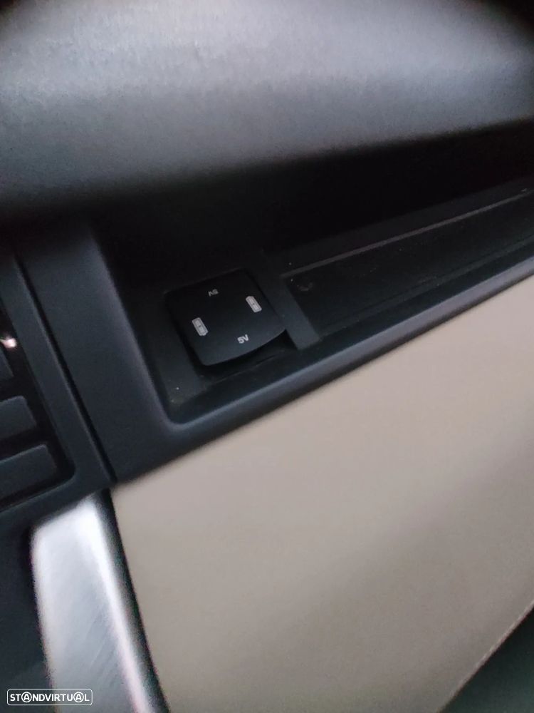 Land Rover Discovery Sport 2.0 TD4 HSE - 27