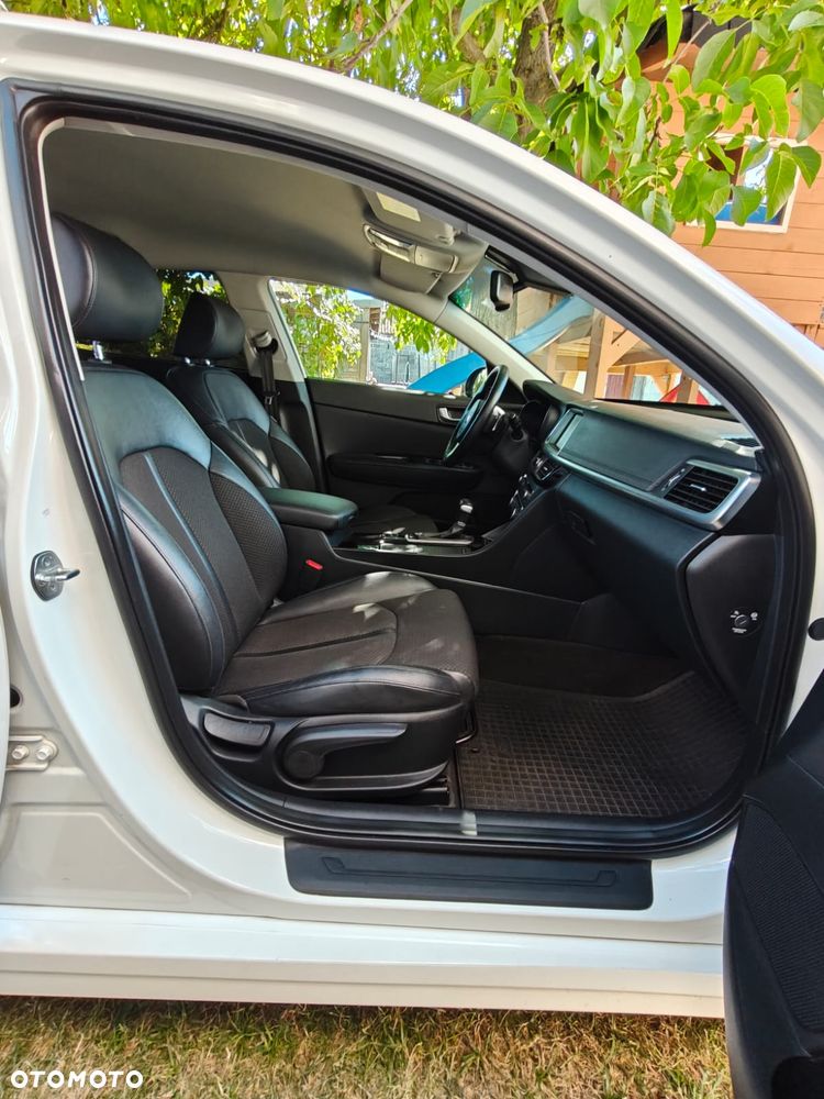 Kia Optima 2.0 L - 13