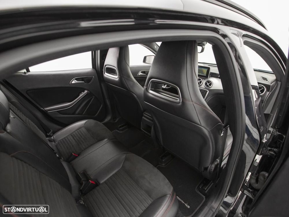 Mercedes-Benz GLA 200 - 12