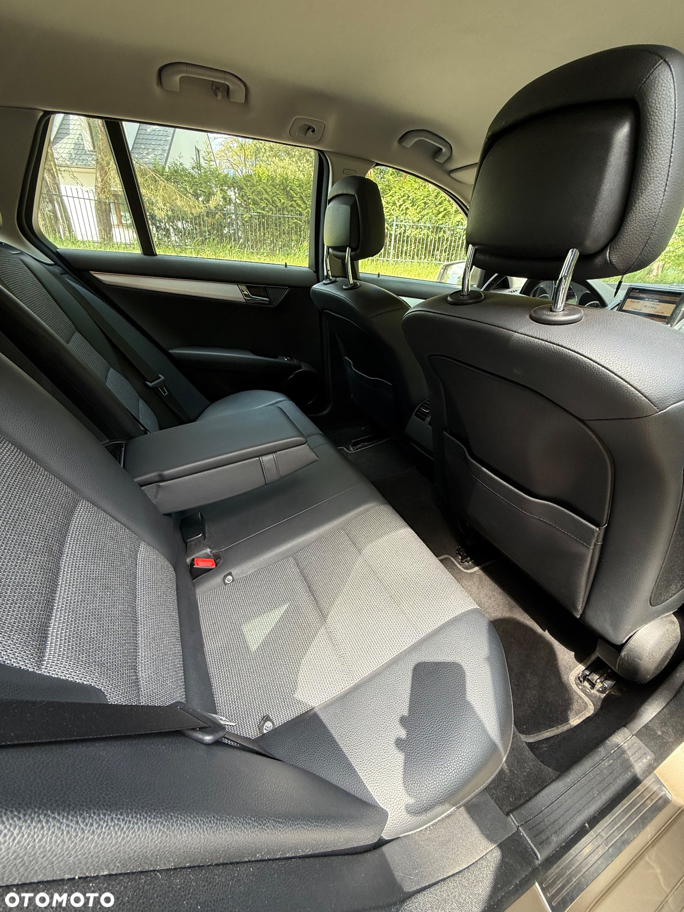 Mercedes-Benz Klasa C 220 T CDI DPF (BlueEFFICIENCY) Avantgarde - 32