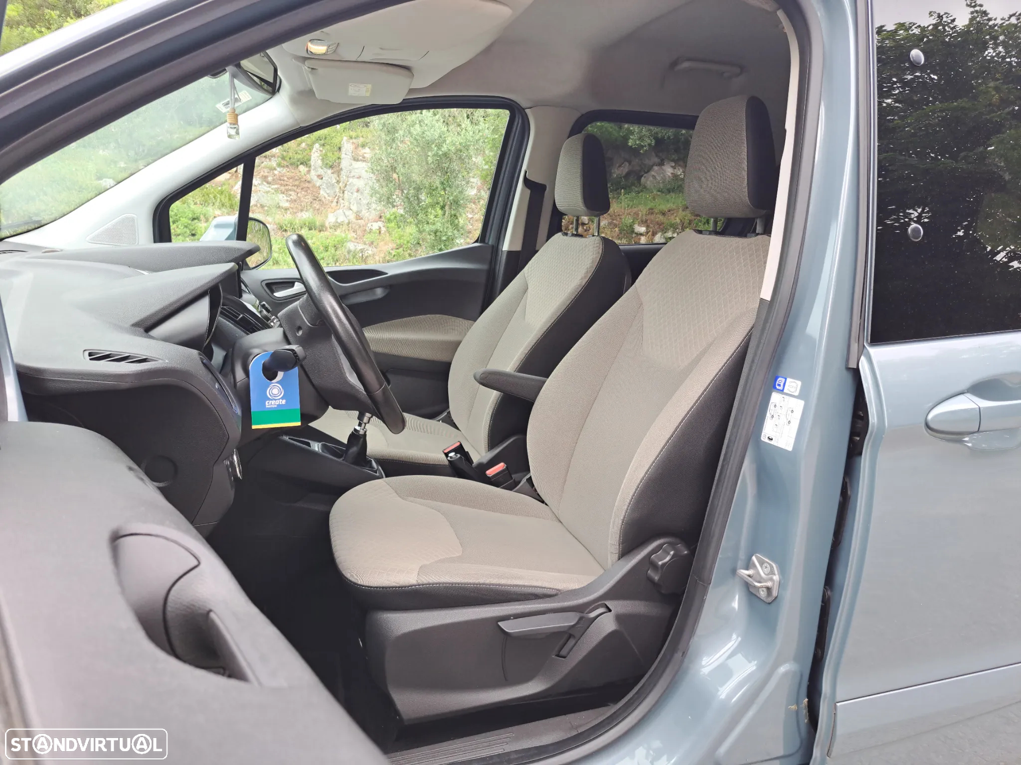 Ford Tourneo Courier 1.0 EcoBoost Titanium - 11