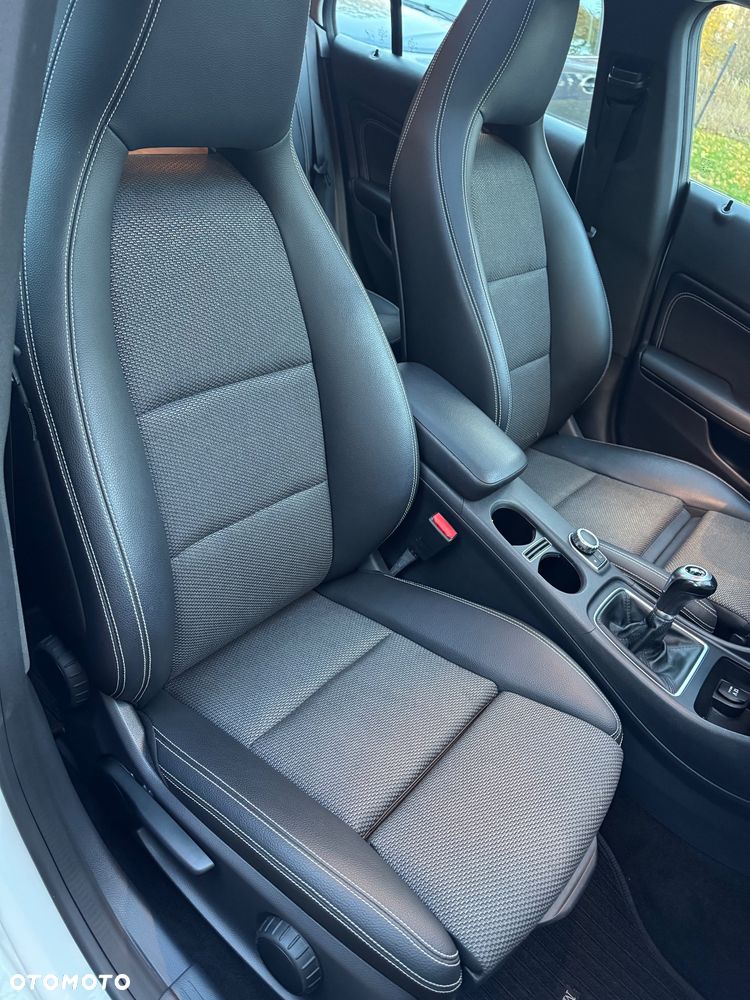 Mercedes-Benz CLA Shooting Brake 200 AMG Line - 32