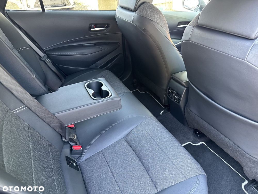 Toyota Corolla 1.8 Hybrid Style - 17