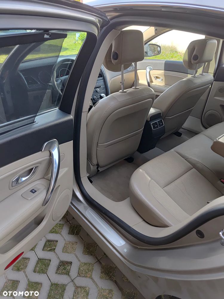 Renault Latitude - 12