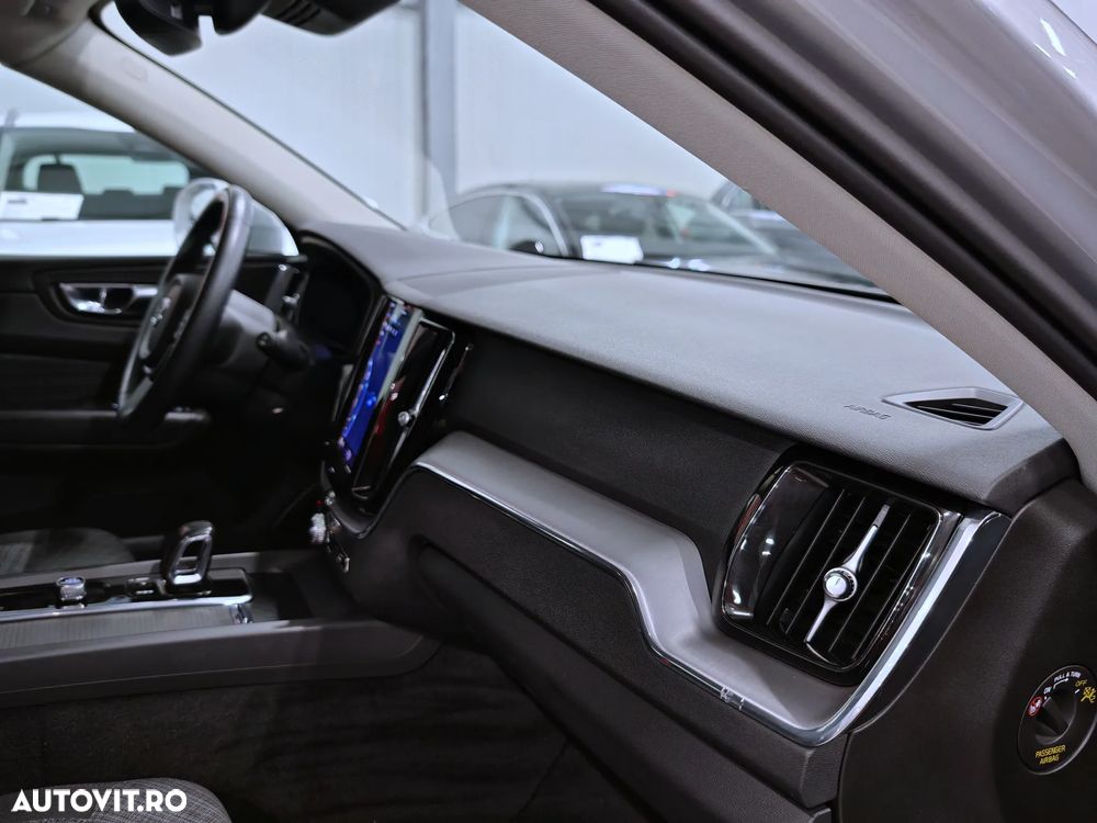 Volvo XC 60 B4 MHEV Momentum Pro - 10