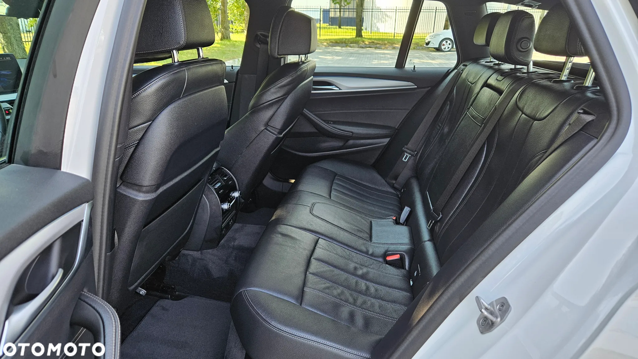 BMW Seria 5 520e - 28