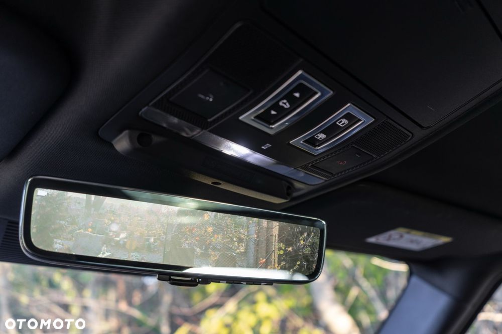 Land Rover Defender - 11