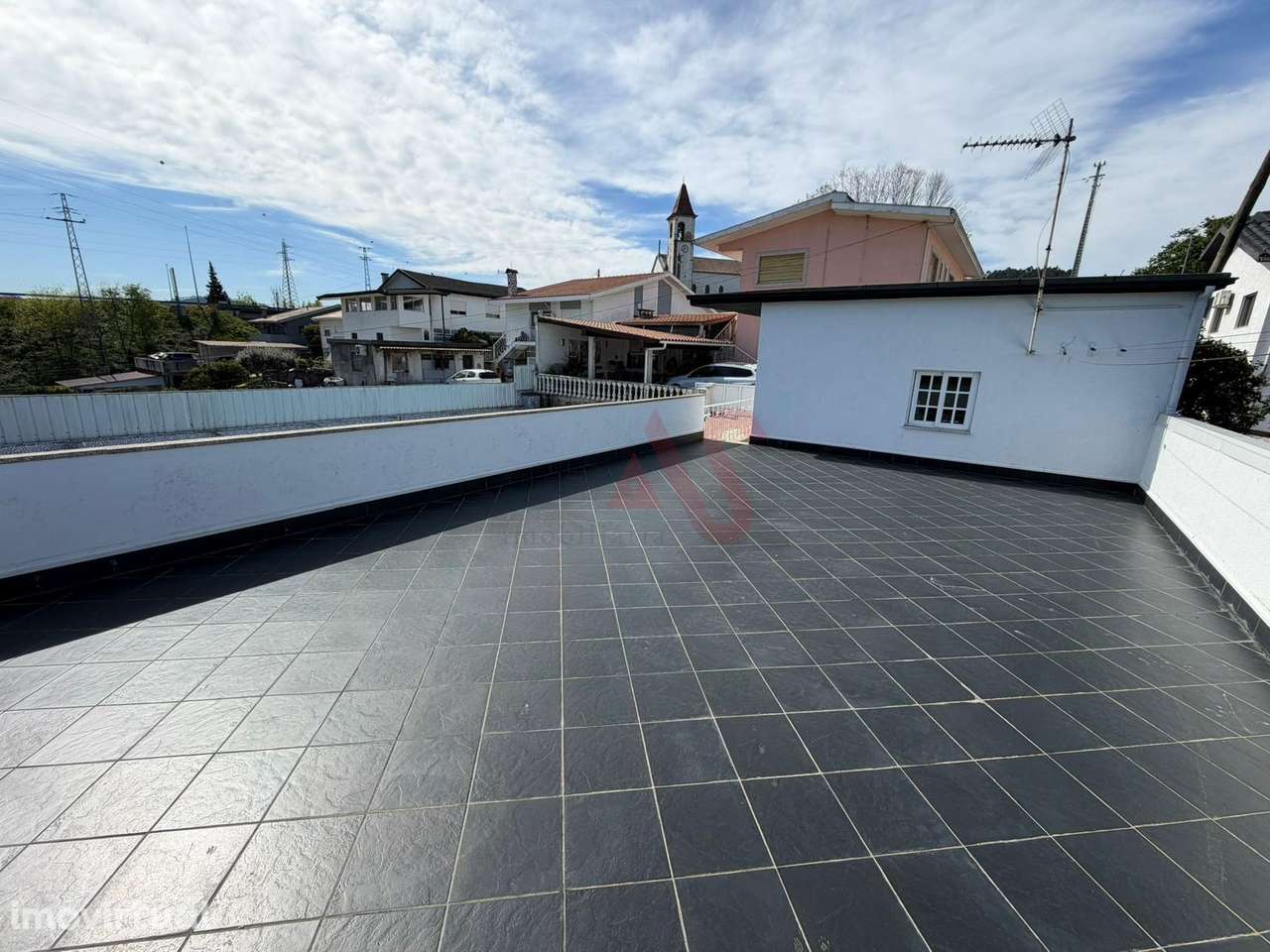 Moradia T5 com Piscina em Silvares, Guimarães - Grande imagem: 3/7