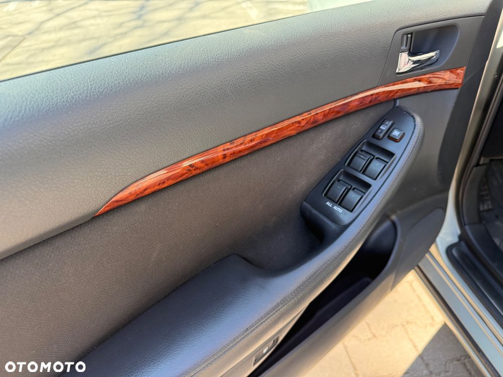 Toyota Avensis 1.8 VVT-i Sol - 9