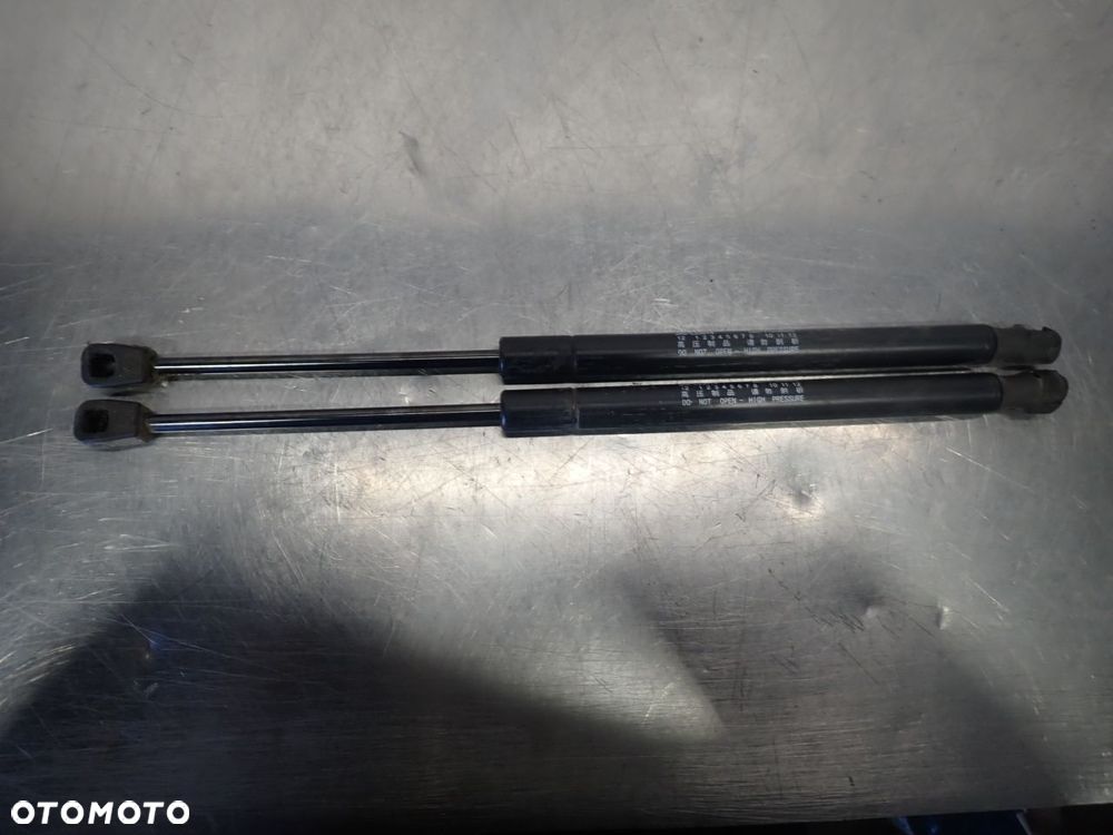 SIŁOWNIK KLAPY BAGAŻNIKA JAC J2 1.0 JAC-L23074 - 1