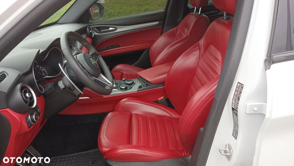 Alfa Romeo Stelvio 2.0 Turbo 16V AT8-Q4 Ti - 16