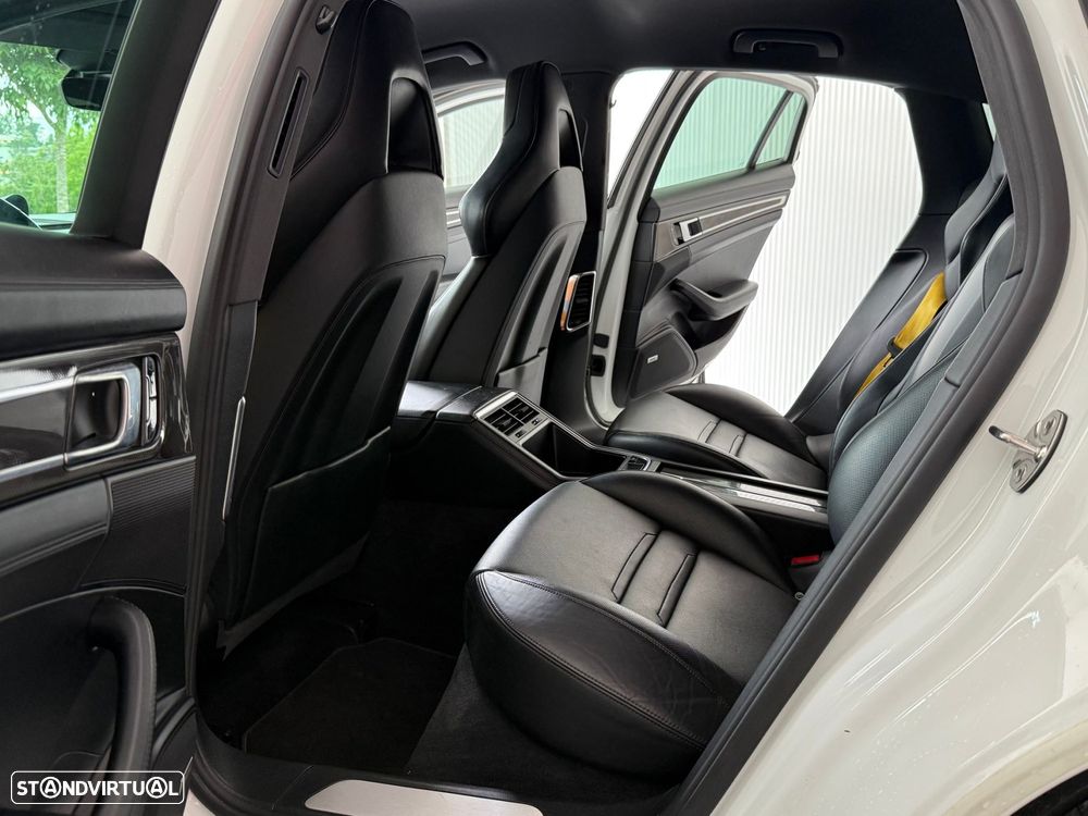 Porsche Panamera 4 S - 44