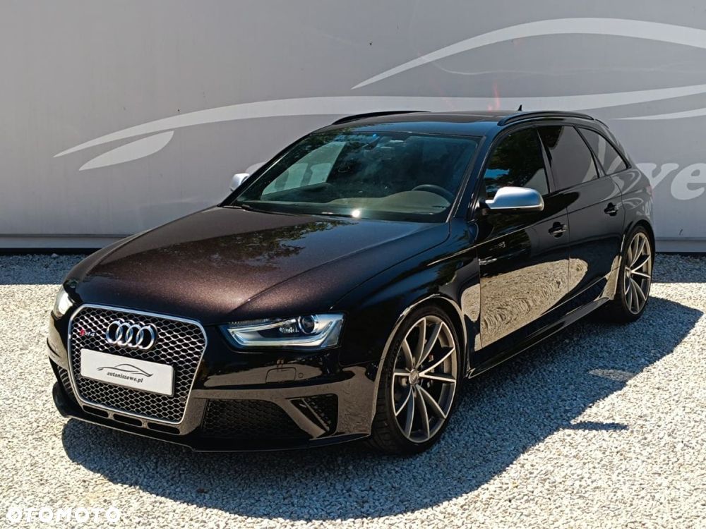 Audi RS4 Avant - 10