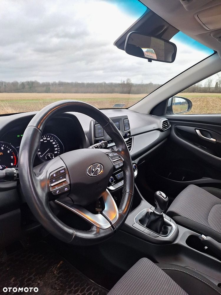 Hyundai i30 1.5 DPI Classic + - 17