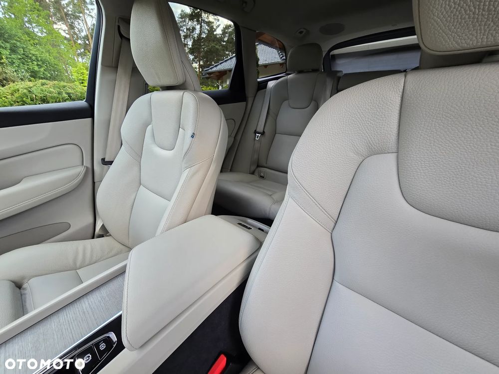 Volvo XC 60 B4 D AWD Plus Bright - 9