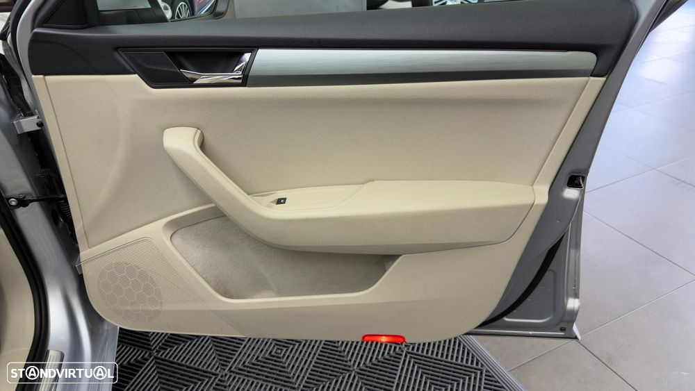 Skoda Superb Break 2.0 TDI Style DSG - 39