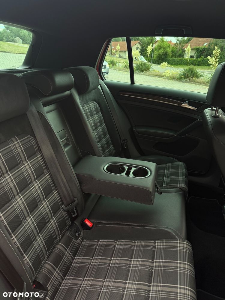Volkswagen Golf - 9