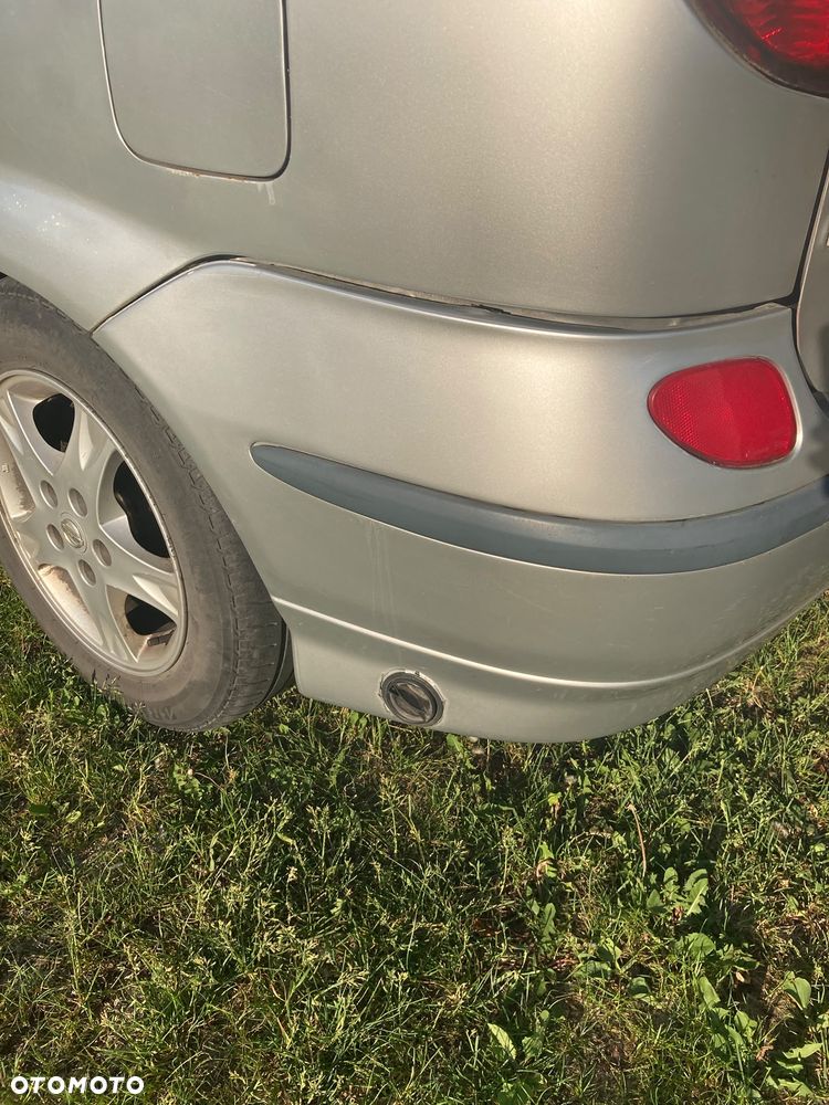 Nissan Almera - 7