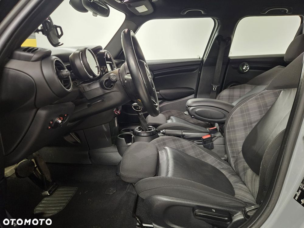 MINI Cooper Standard - 21