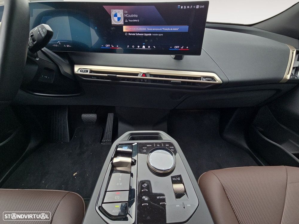 BMW iX xDrive 40 Pack Desportivo - 11