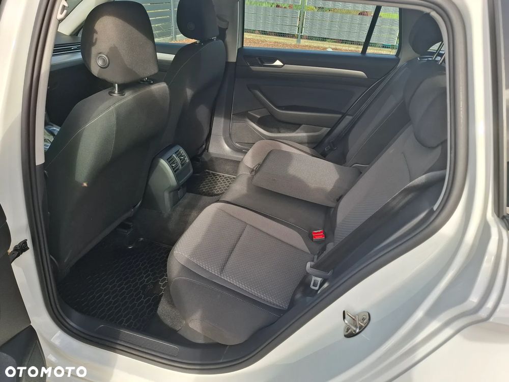 Volkswagen Passat 2.0 TDI EVO Elegance - 12