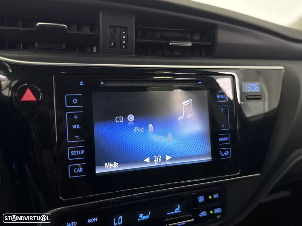 Toyota Auris Touring Sports 1.8 HSD Comfort +P.Techno+P.Sport - 30