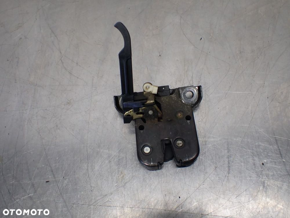 ZAMEK KLAPY BAGAŻNIKA AUDI A3 8P 2.0 TDI BKD - 1