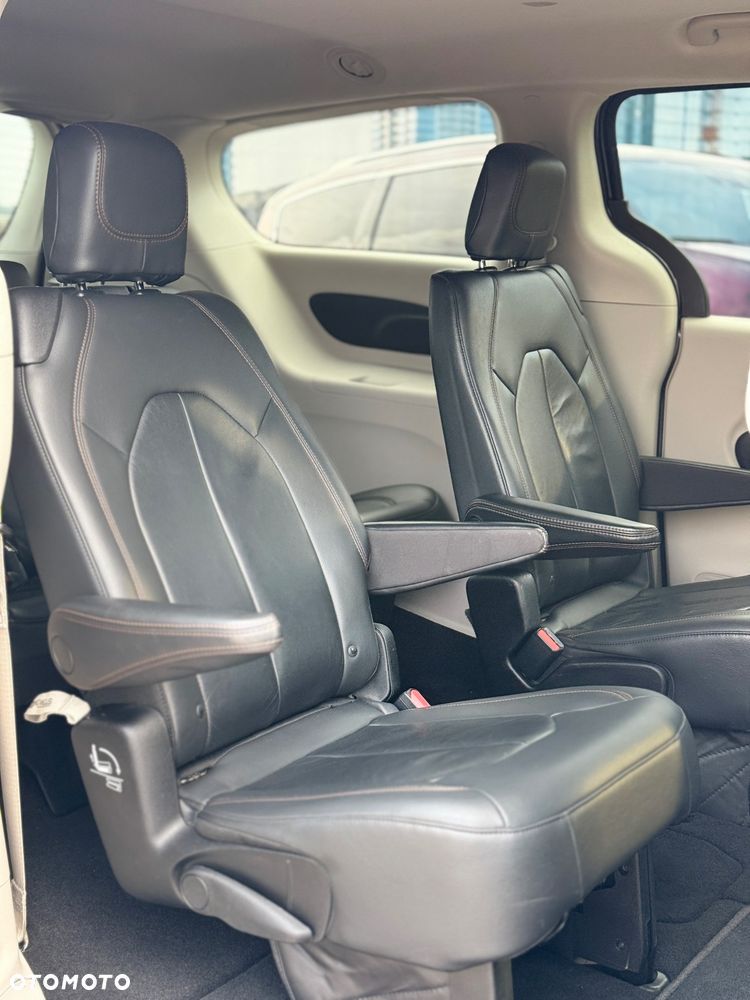 Chrysler Pacifica - 11