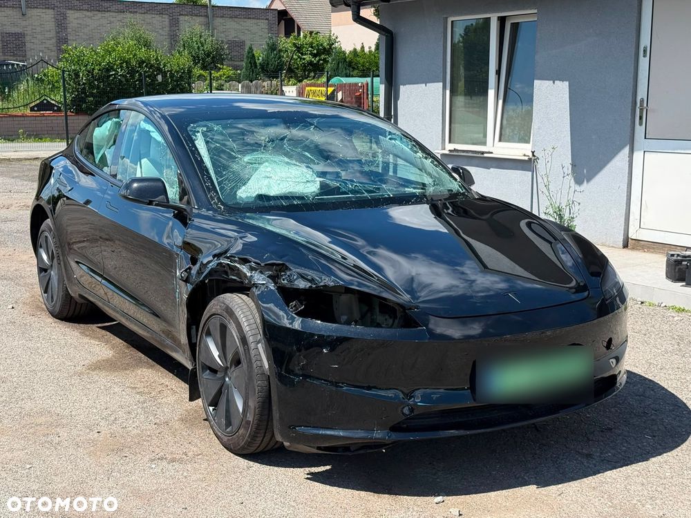 Tesla Model 3 - 4
