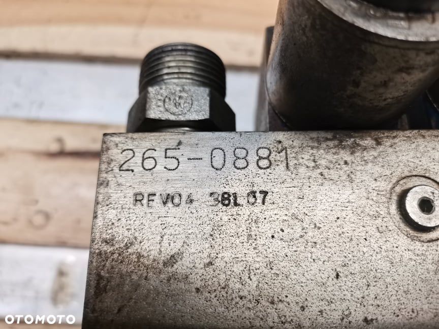 Rozdzielacz hydrauliczny łap CAT 560 Rexroth - 11